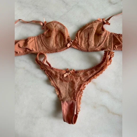 Agent Provocateur Aliza Demi Cup Plunge Underwired Bra 34A and Thong Set AP2
